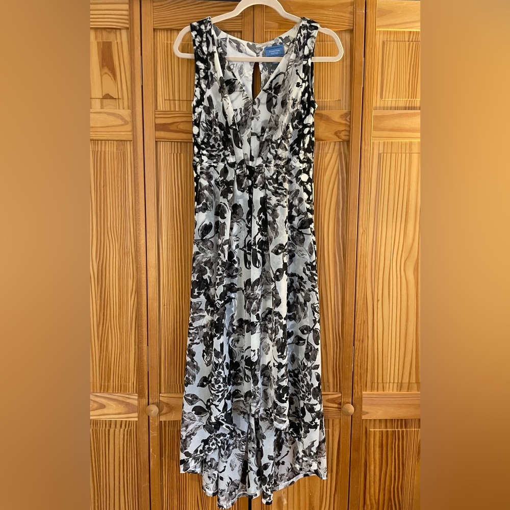 GORGEOUS Simply Vera Vera Wang Black and White Beautifully Draped Maxi Dress